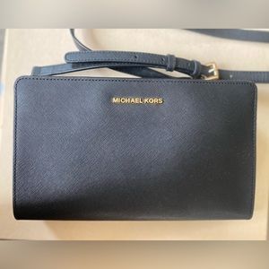 Michael Kors Jet Set Travel cross body purse.